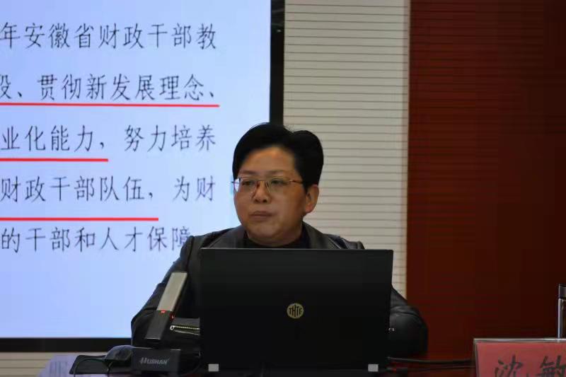 阜阳工业经济学校财务科科长、高级讲师沈敏 授课.jpg 阜阳工业经济学校财务科科长、高级讲师沈敏 授课.jpg