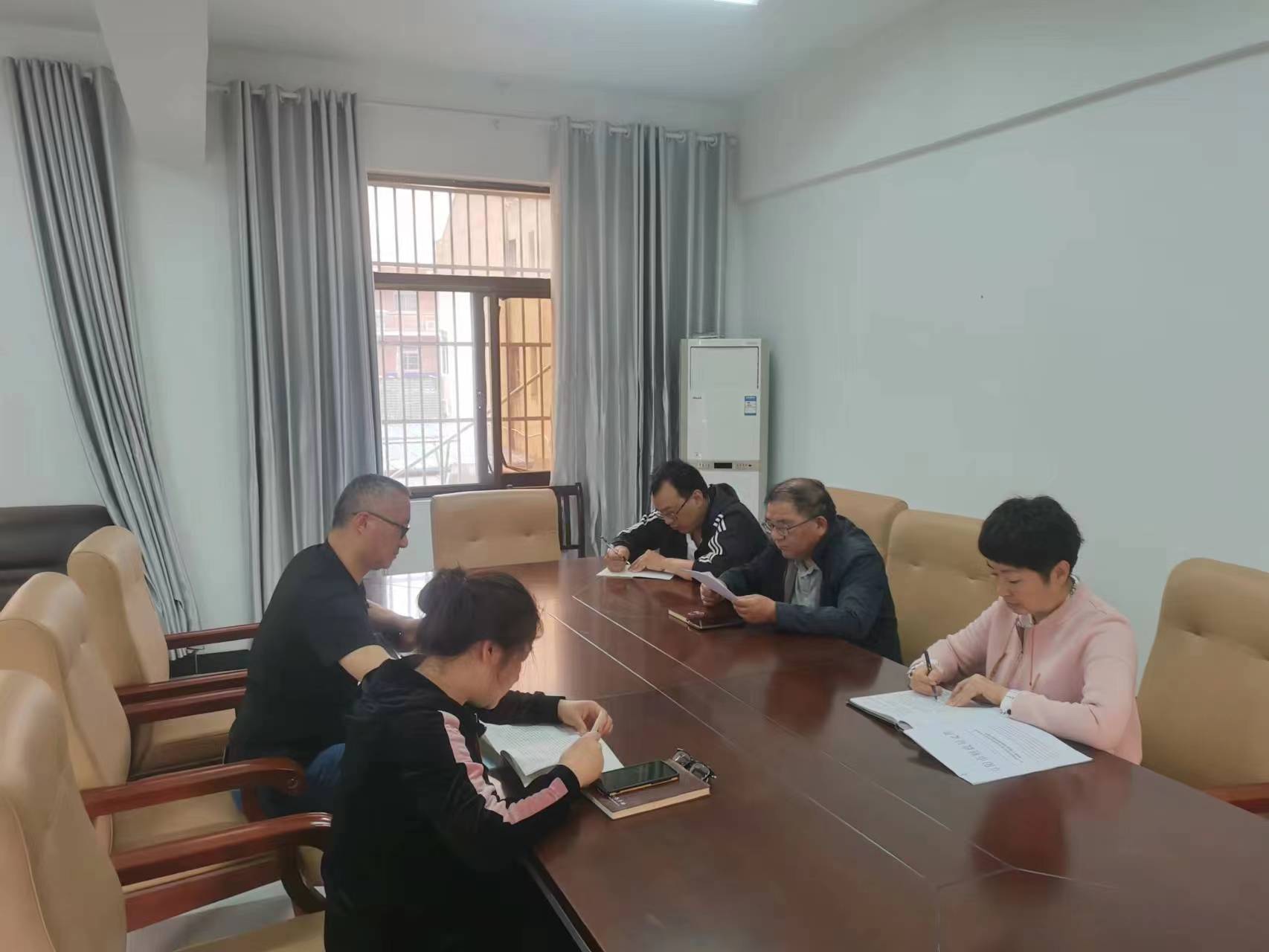 成教科召开科室人员会议.jpg 成教科召开科室人员会议.jpg